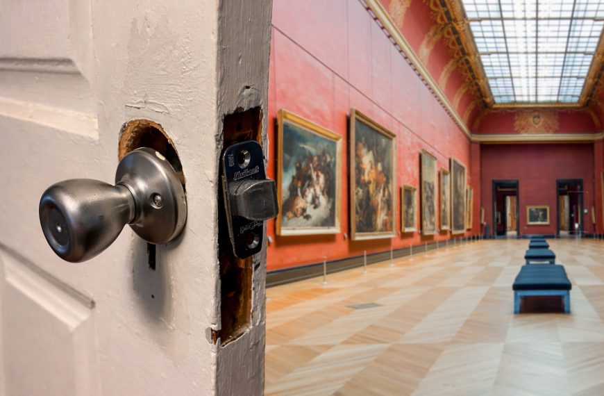 Louvre Museum to Install Locks on Doors After Heist