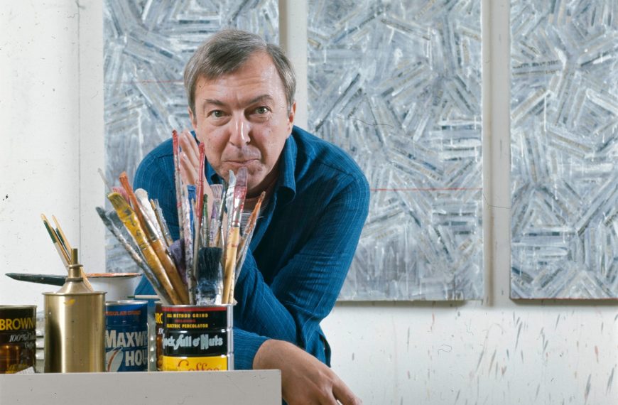 Jasper Johns Keeps Looking