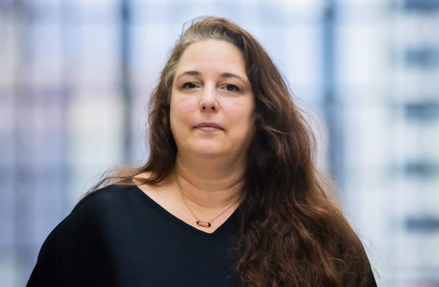 Venice Biennale Jury Resigns