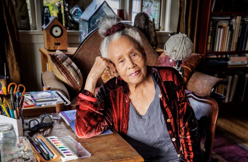 Betye Saar, Who Opened Portals Between Worlds, Dies at 99